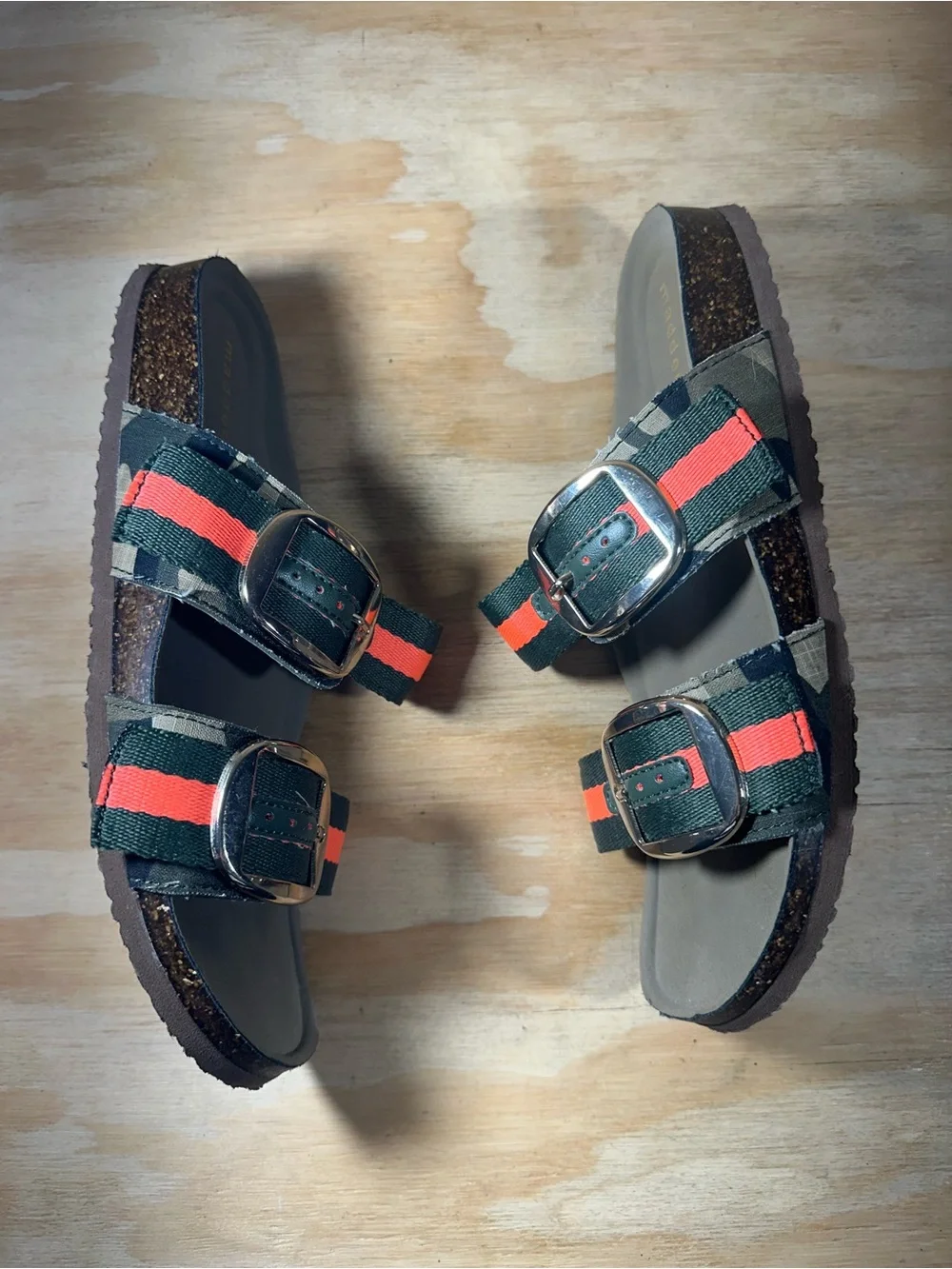 Madden Girl Camo 2 Sandals Women’s Size 7